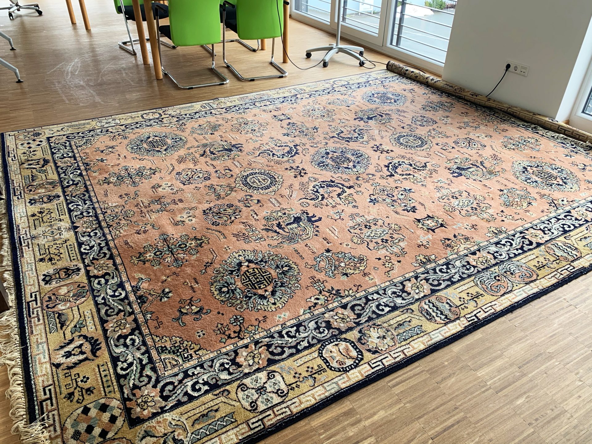 Teppich färben – So wird der alte Teppich wieder wie neu
